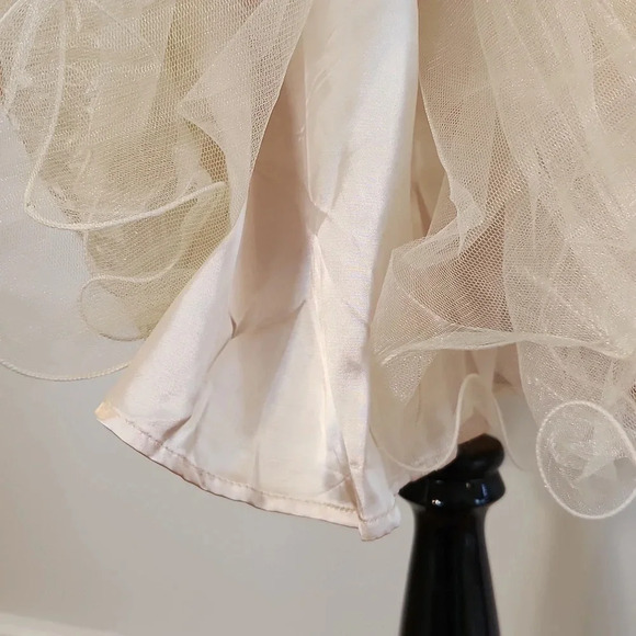 NWT || MODCLOTH || Bridal/formal dress - Picture 9 of 10